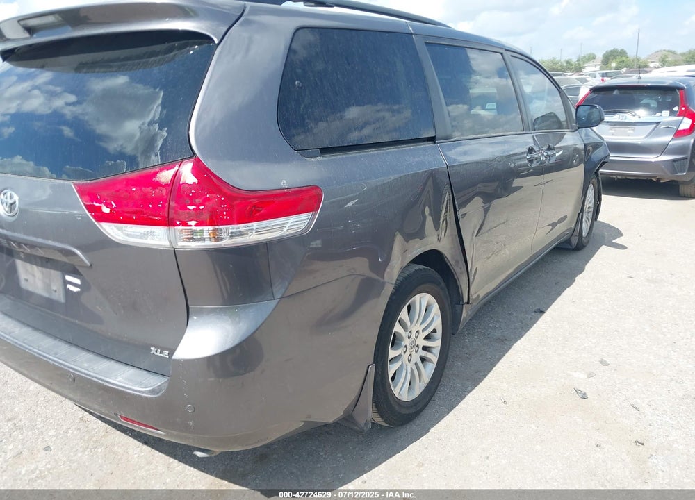 2014 TOYOTA SIENNA VIN: 5TDYK3DC0ES513076