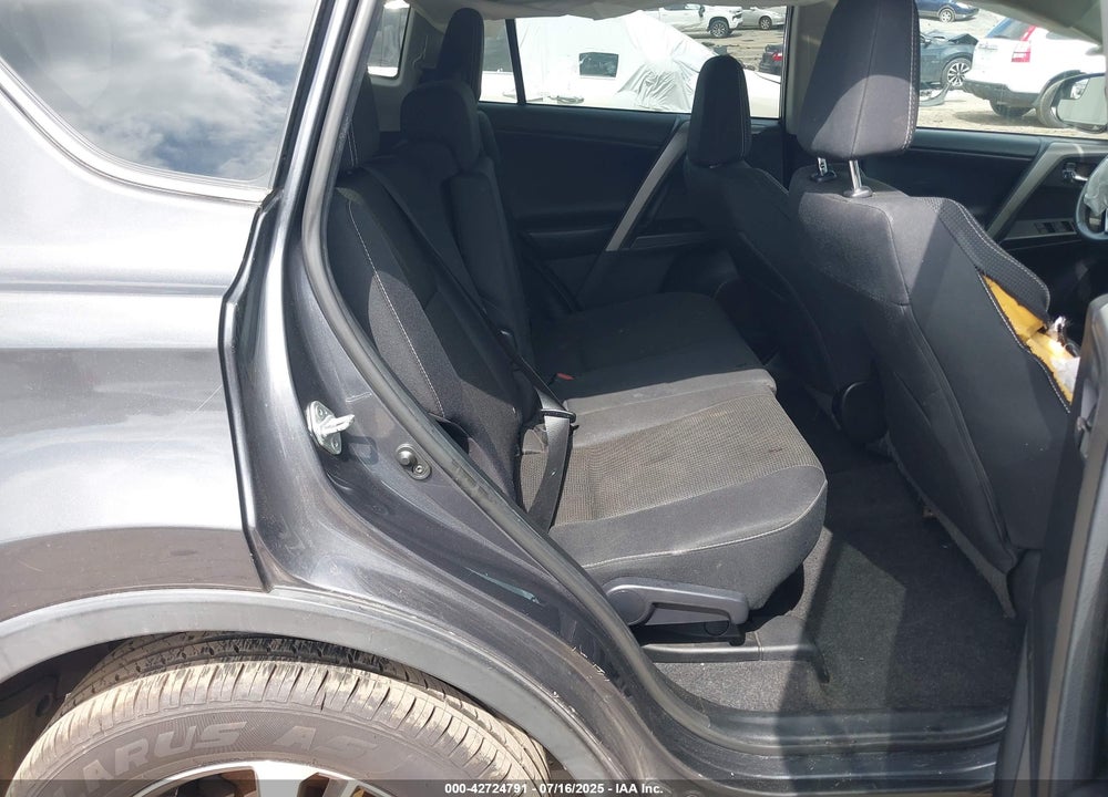 2018 TOYOTA RAV4 XLE VIN: 2T3WFREV4JW410508
