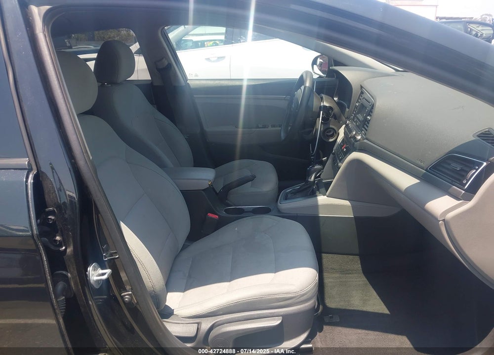 2017 HYUNDAI ELANTRA VIN: 5NPD74LF4HH081376