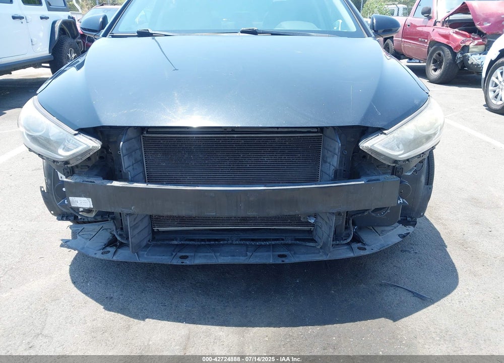 2017 HYUNDAI ELANTRA VIN: 5NPD74LF4HH081376