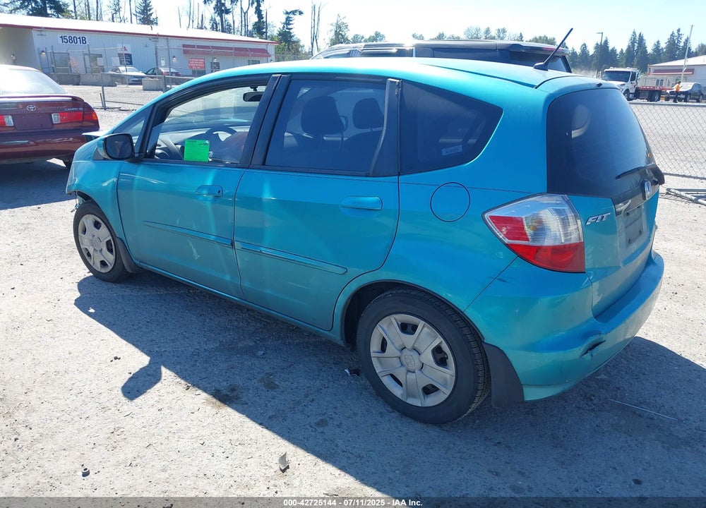 2013 HONDA FIT VIN: JHMGE8H30DC007675