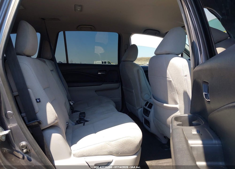 2017 HONDA PILOT VIN: 5FNYF5H37HB028596
