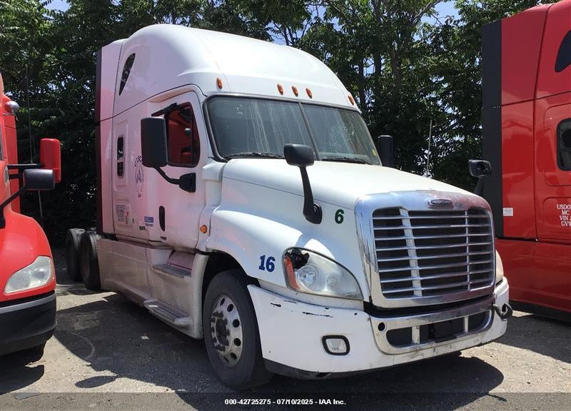 2015 FREIGHTLINER CASCADIA 125 --- VIN: 3AKJGLD55FSGE4510