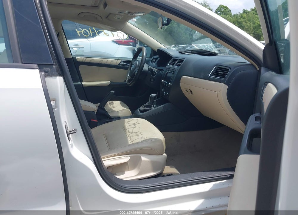 2011 VOLKSWAGEN JETTA VIN: 3VWDX7AJXBM348012