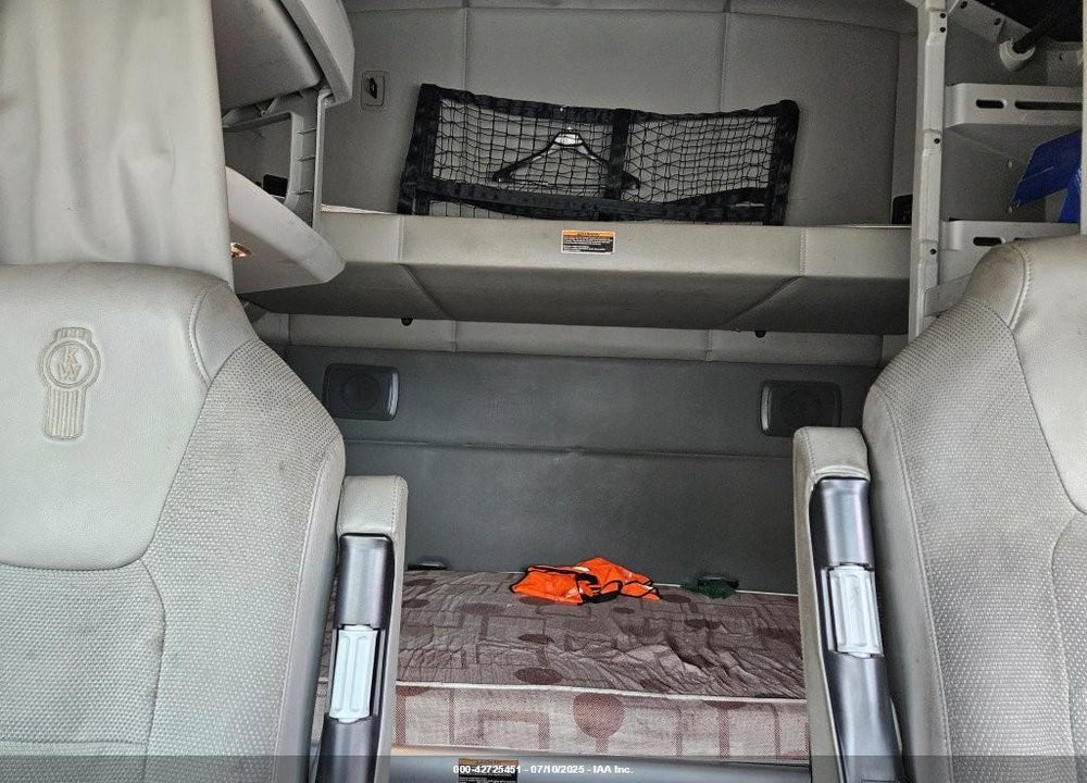 2019 KENWORTH T680 VIN: 1XKYDP9X3KJ278263