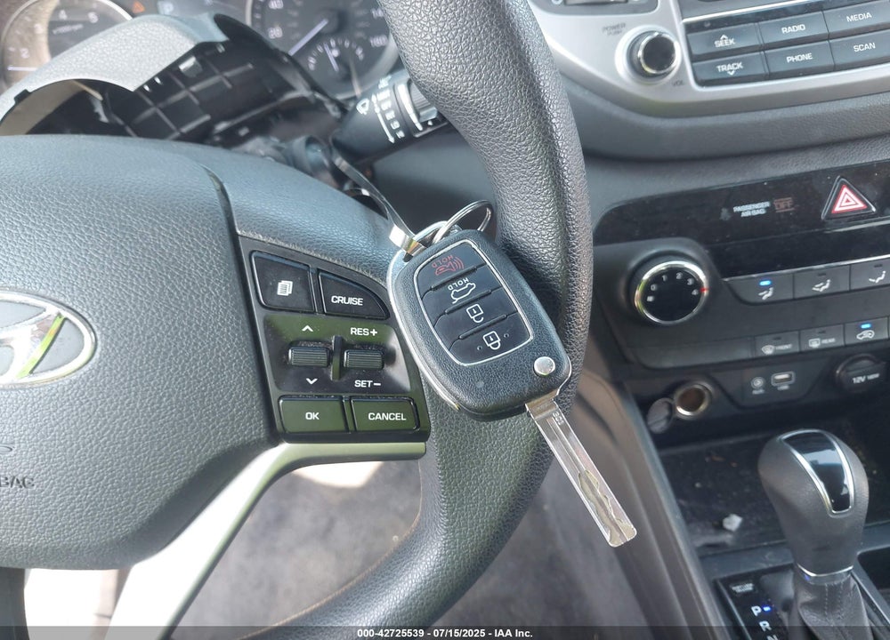 2016 HYUNDAI TUCSON VIN: KM8J3CA46GU188617