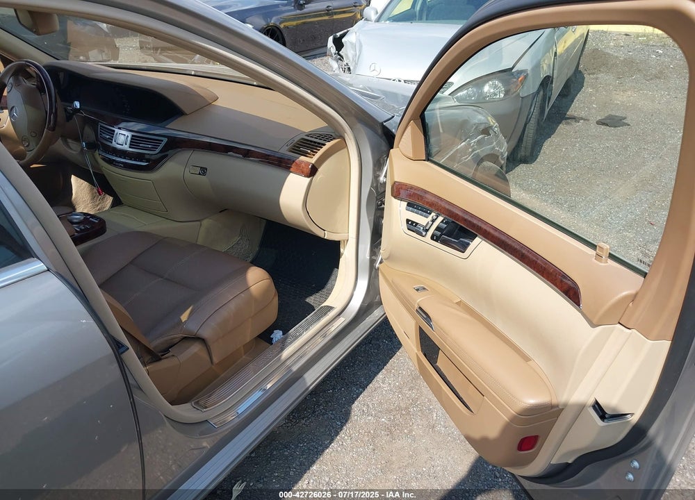 2007 MERCEDES-BENZ S 550 4MATIC VIN: WDDNG86X27A100857
