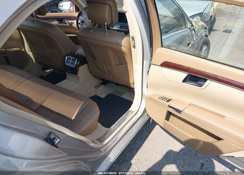 2007 MERCEDES-BENZ S 550 4MATIC VIN: WDDNG86X27A100857