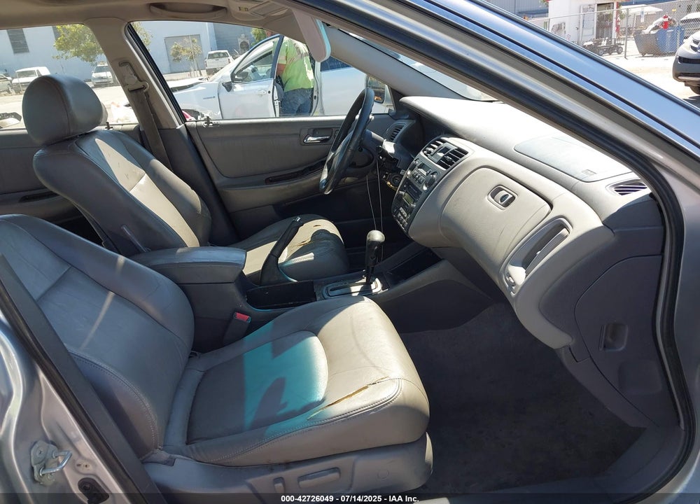 2001 HONDA ACCORD 3.0 EX VIN: 1HGCG16551A032697
