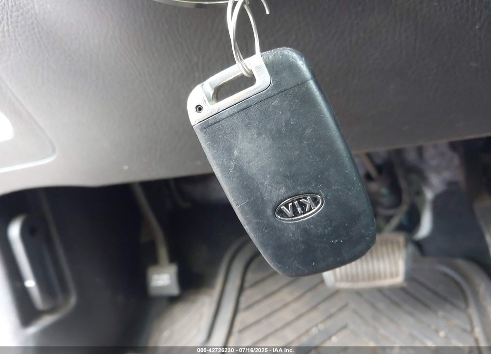 2011 KIA SORENTO VIN: 5XYKUDA20BG161921