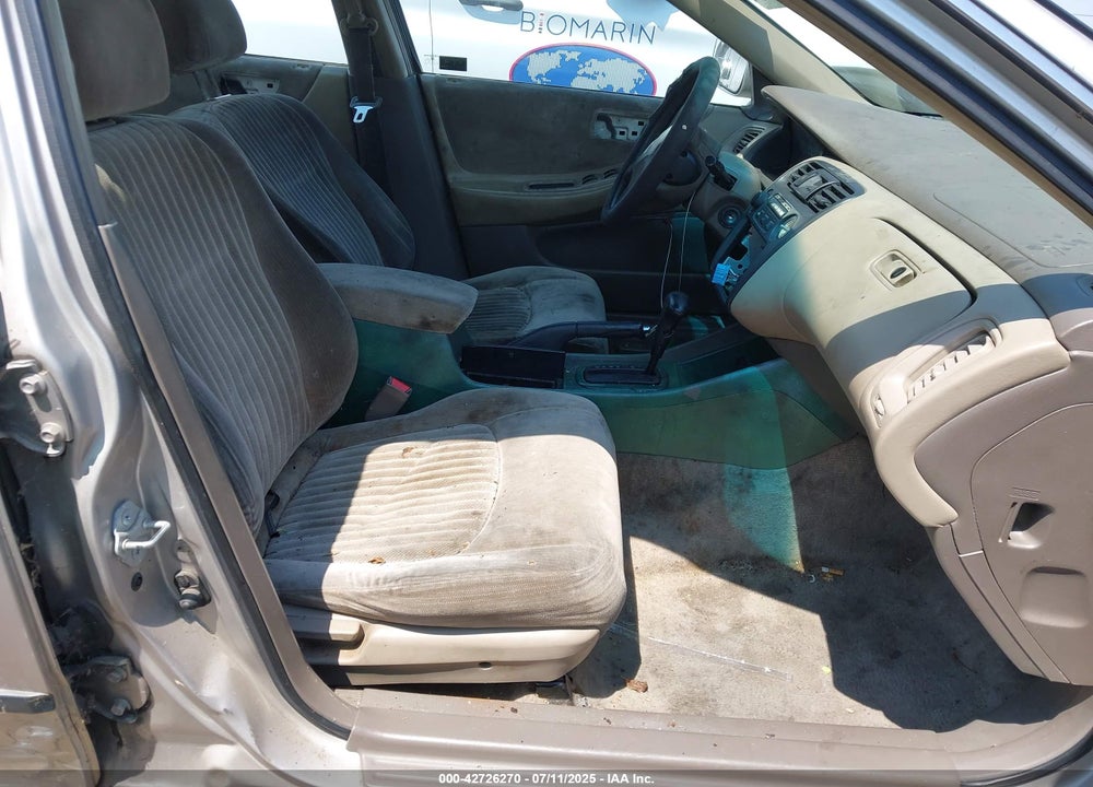 1998 HONDA ACCORD LX VIN: 1HGCG5642WA270058