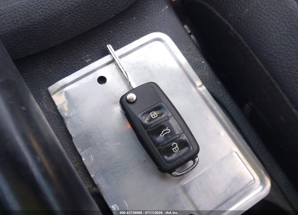 2011 VOLKSWAGEN JETTA VIN: 3VWDZ7AJ2BM340240