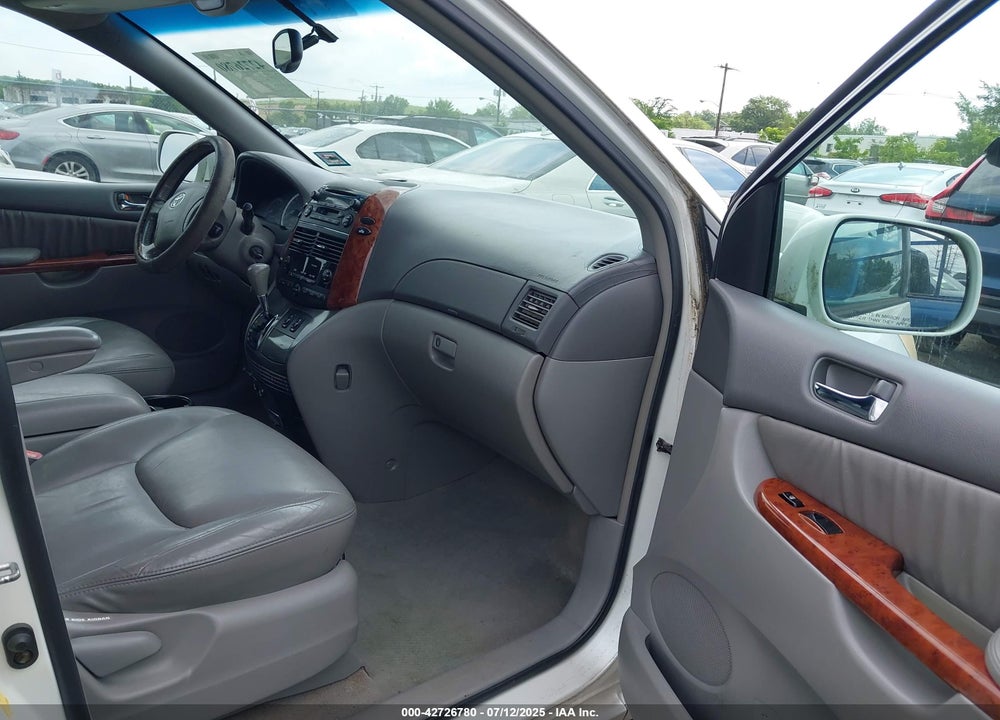 2004 TOYOTA SIENNA XLE VIN: 5TDZA22C44S131779