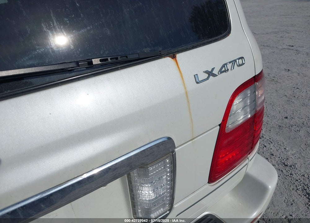 2005 LEXUS LX 470 VIN: JTJHT00W754000878