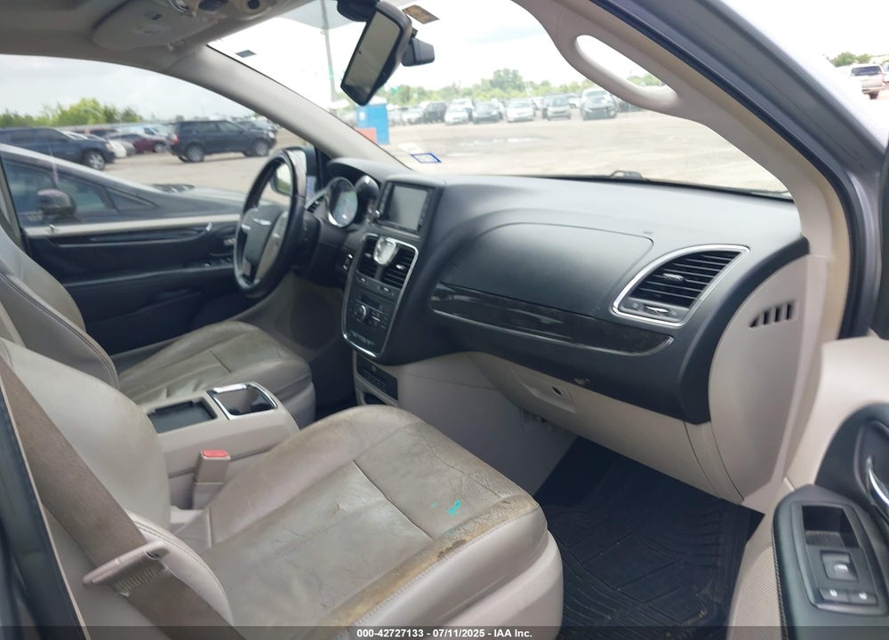 2015 CHRYSLER TOWN & COUNTRY VIN: 2C4RC1GGXFR574014
