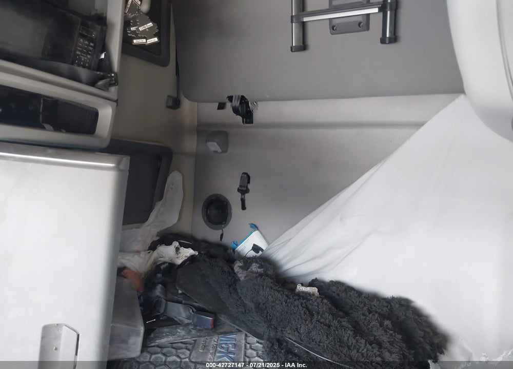2021 VOLVO VNL VIN: 4V4NC9EH4MN268675
