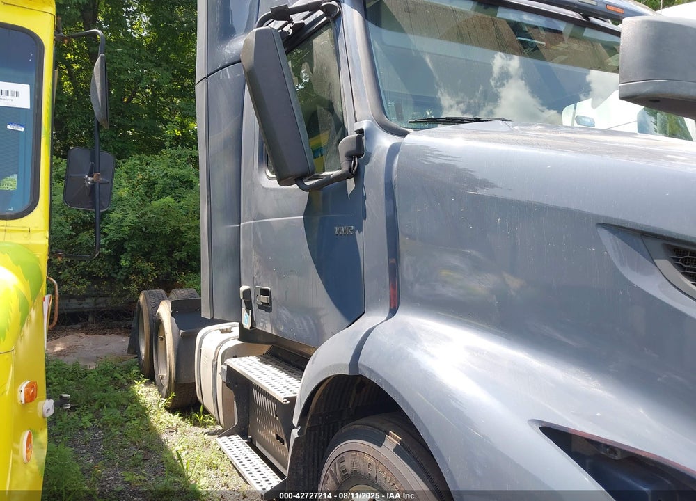 2020 VOLVO VNR VIN: 4V4WC9EG5LN260689