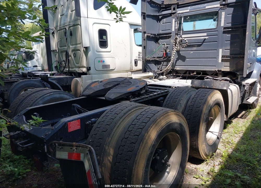 2020 VOLVO VNR VIN: 4V4WC9EG5LN260689