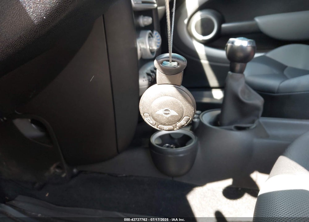 2010 MINI COOPER S VIN: WMWMF7C55ATX44898