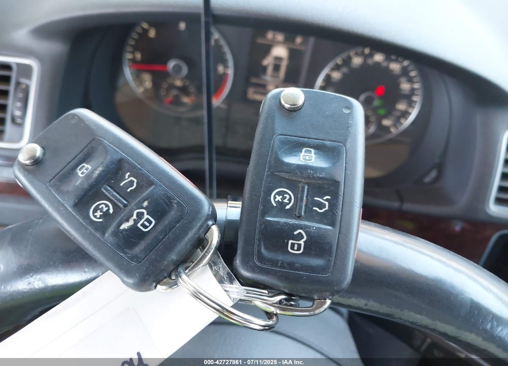 2013 VOLKSWAGEN PASSAT VIN: 1VWCN7A34DC146662