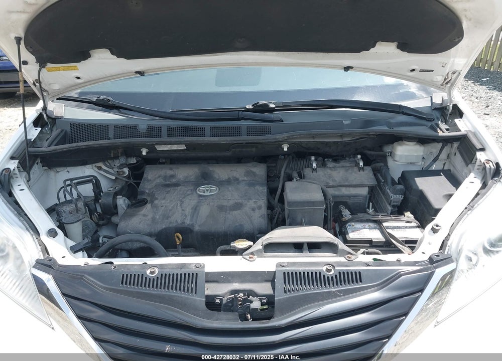2011 TOYOTA SIENNA LE V6 VIN: 5TDKK3DC7BS056932