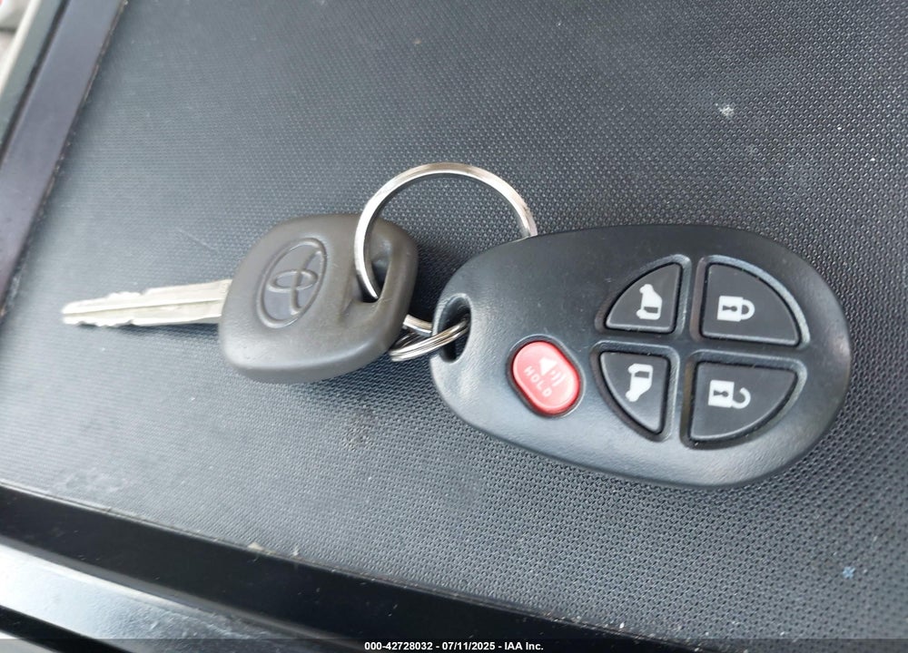 2011 TOYOTA SIENNA LE V6 VIN: 5TDKK3DC7BS056932