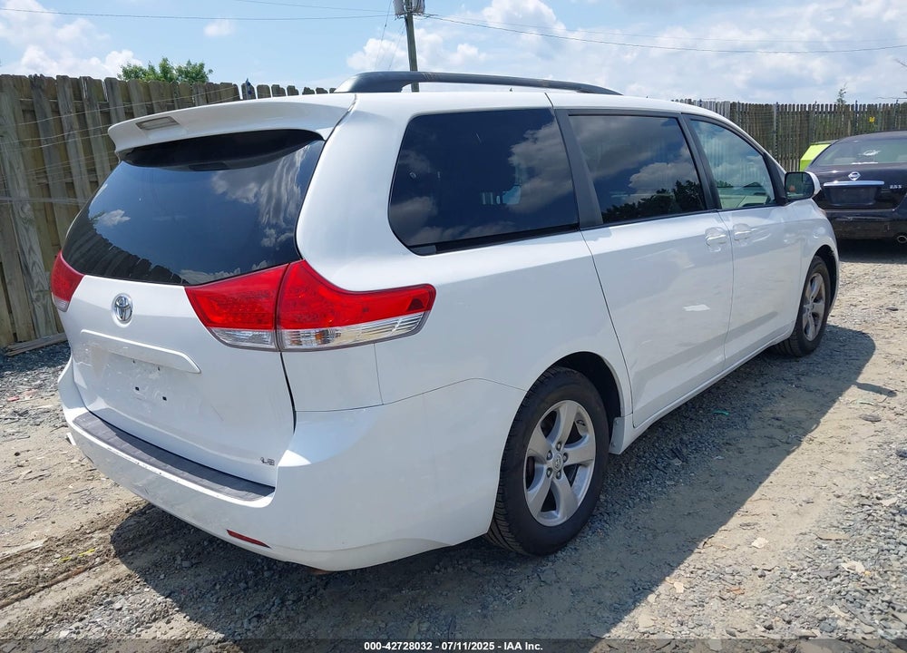 2011 TOYOTA SIENNA LE V6 VIN: 5TDKK3DC7BS056932