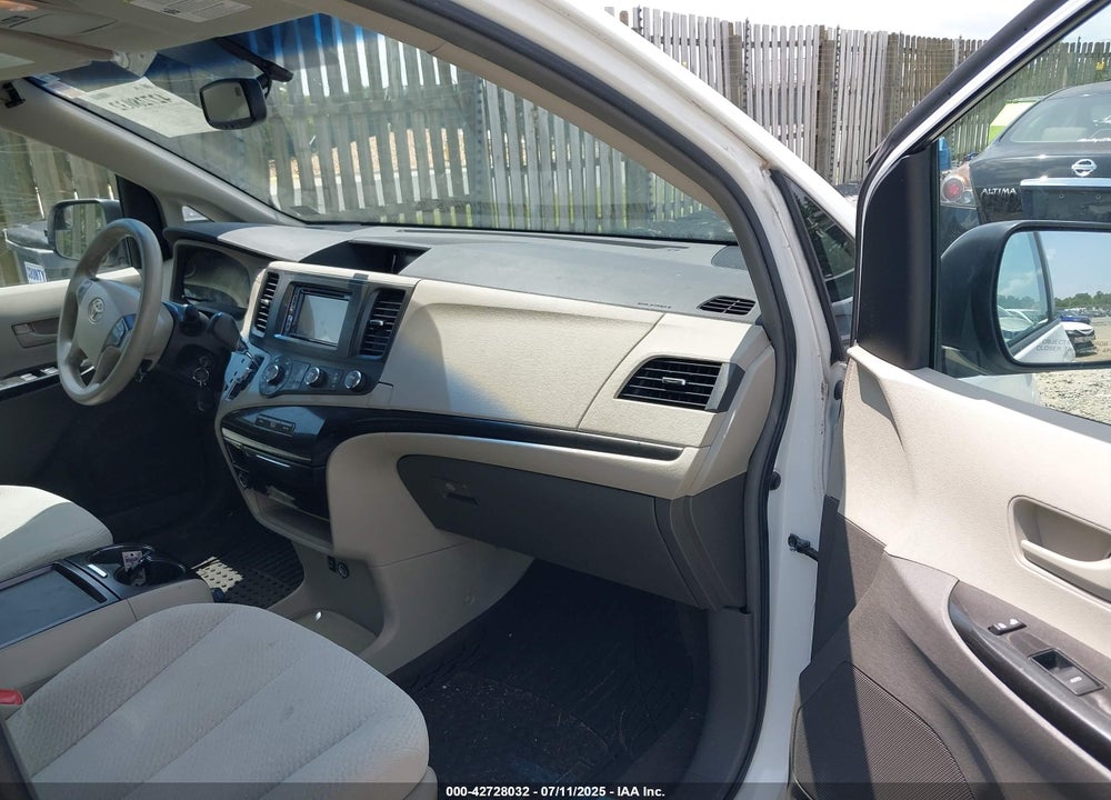 2011 TOYOTA SIENNA LE V6 VIN: 5TDKK3DC7BS056932