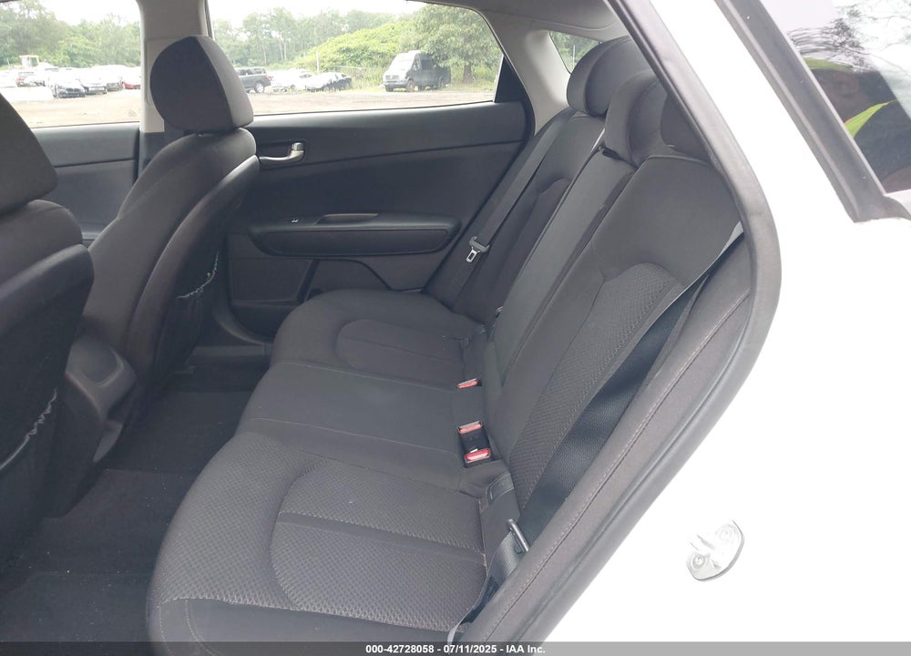 2016 KIA OPTIMA VIN: 5XXGT4L34GG012129