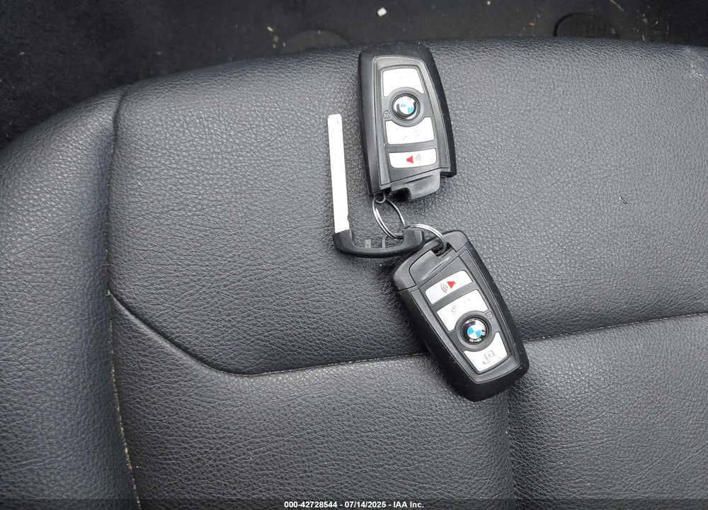 2016 BMW 3 SERIES VIN: WBA8E5G54GNT41656