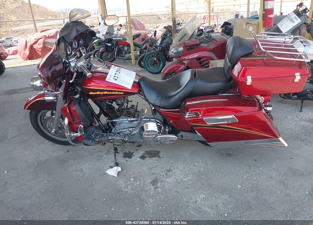 2005 HARLEY-DAVIDSON FLHTCSE2 VIN: 1HD1PKE3X5Y952039