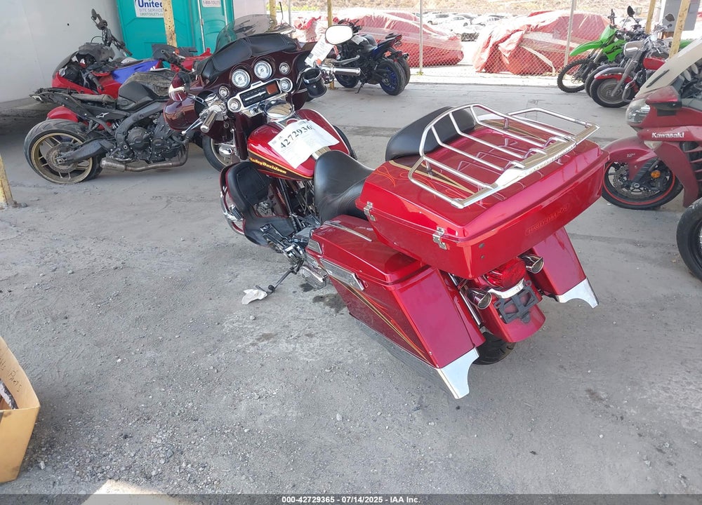 2005 HARLEY-DAVIDSON FLHTCSE2 VIN: 1HD1PKE3X5Y952039