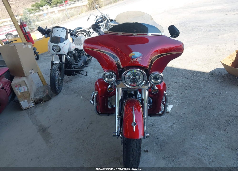 2005 HARLEY-DAVIDSON FLHTCSE2 VIN: 1HD1PKE3X5Y952039