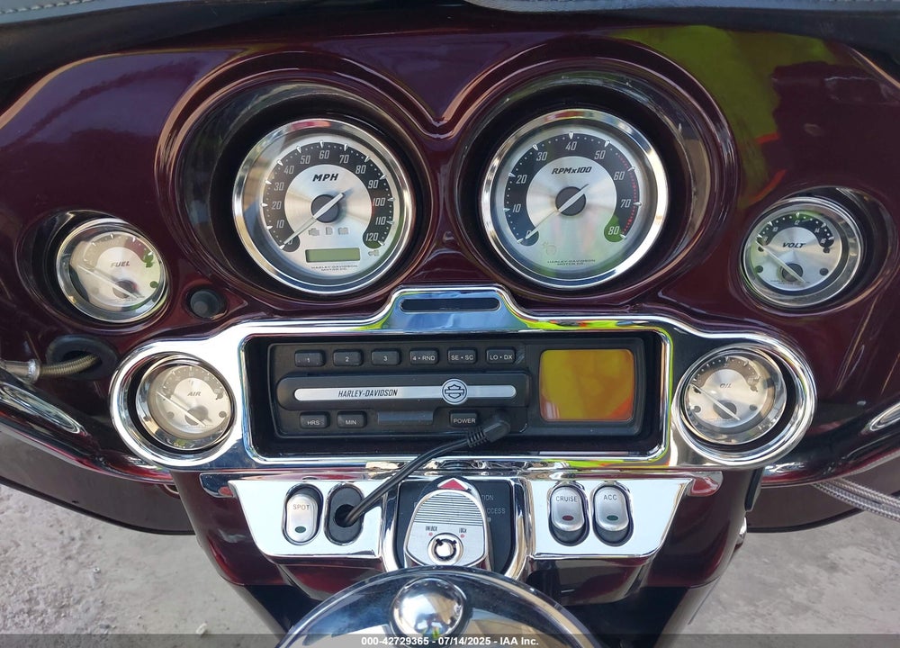 2005 HARLEY-DAVIDSON FLHTCSE2 VIN: 1HD1PKE3X5Y952039