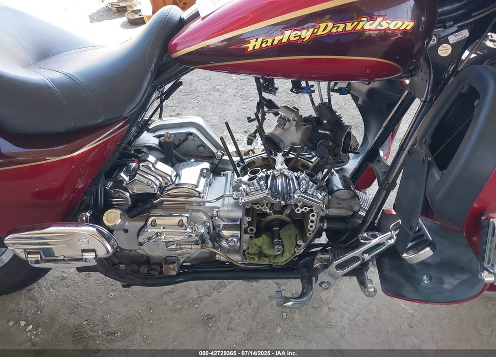2005 HARLEY-DAVIDSON FLHTCSE2 VIN: 1HD1PKE3X5Y952039