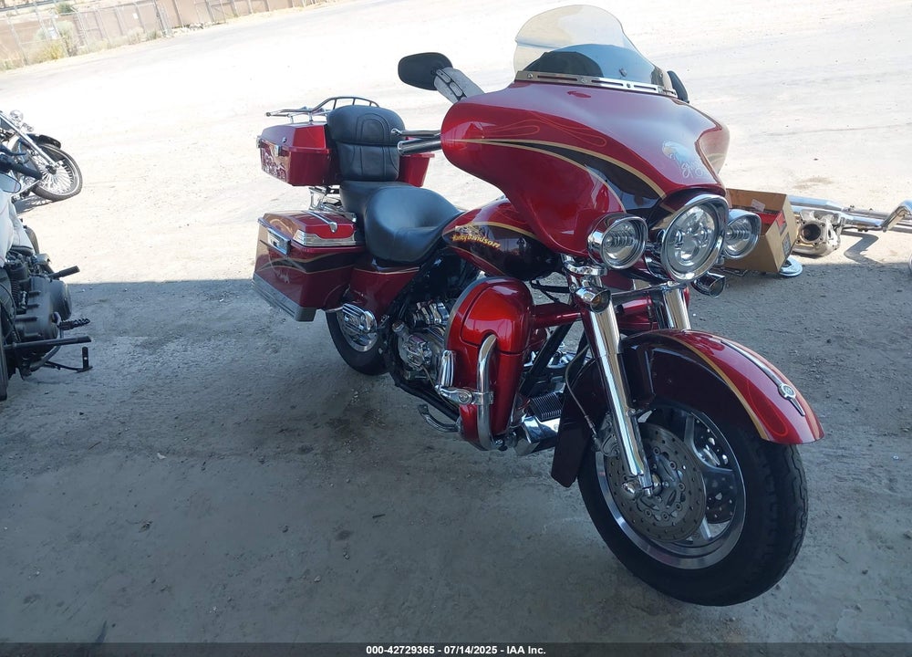 2005 HARLEY-DAVIDSON FLHTCSE2 VIN: 1HD1PKE3X5Y952039