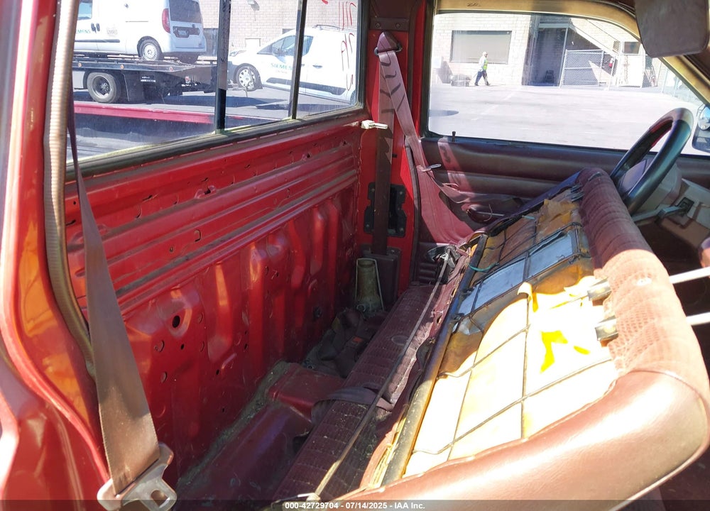 1992 NISSAN TRUCK SHORT WHEELBASE VIN: 1N6SD11S1NC360562