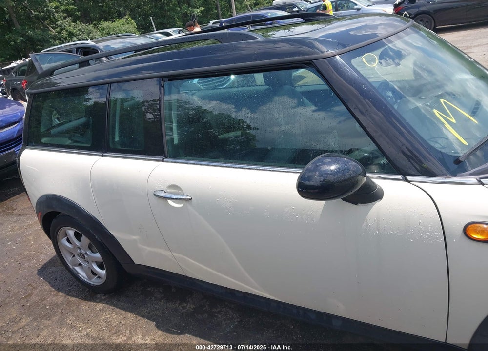 2009 MINI COOPER CLUBMAN VIN: WMWML335X9TX33604