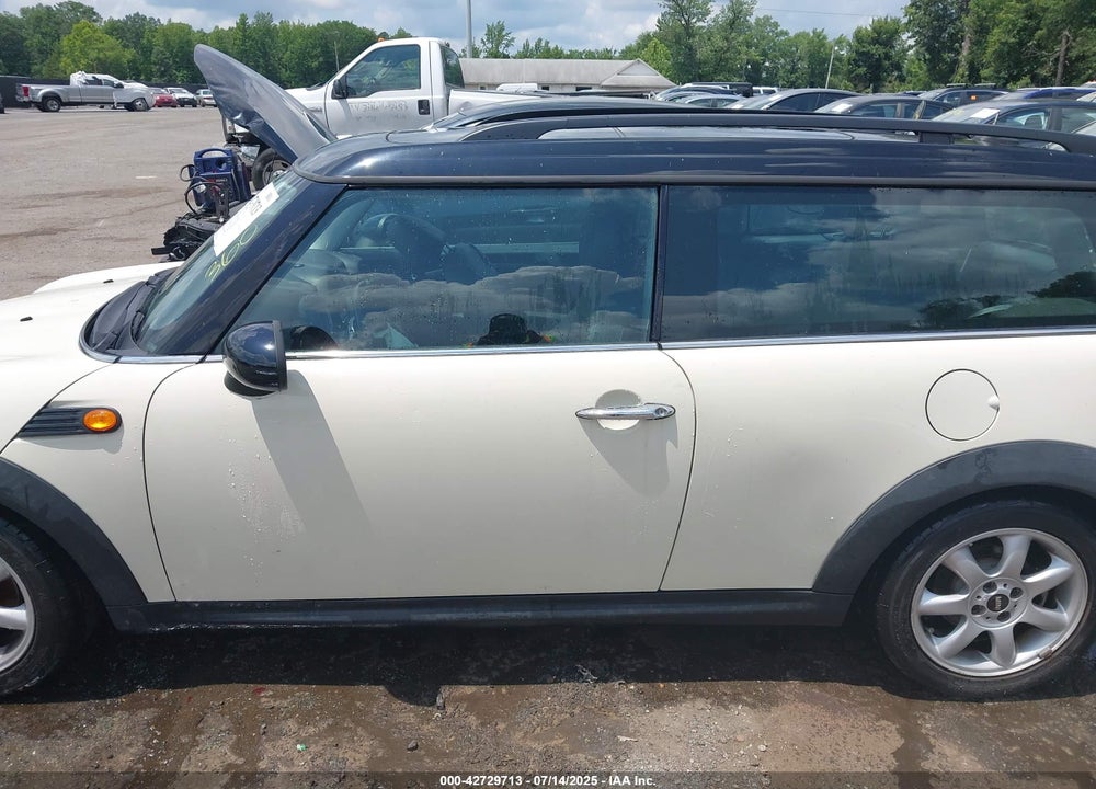 2009 MINI COOPER CLUBMAN VIN: WMWML335X9TX33604