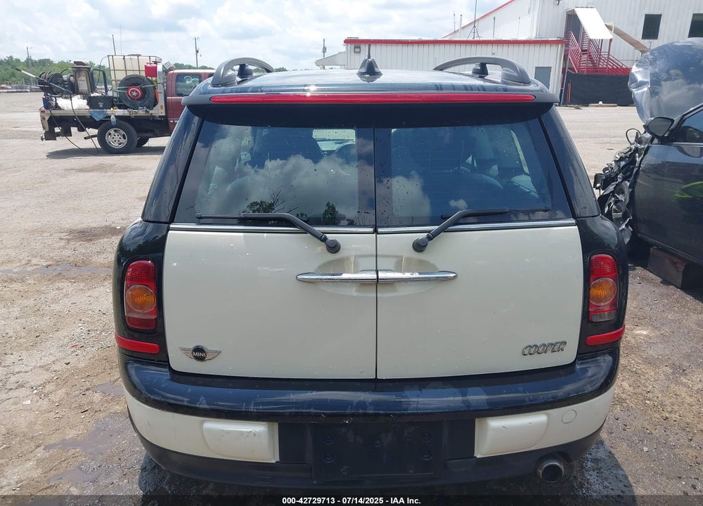 2009 MINI COOPER CLUBMAN VIN: WMWML335X9TX33604