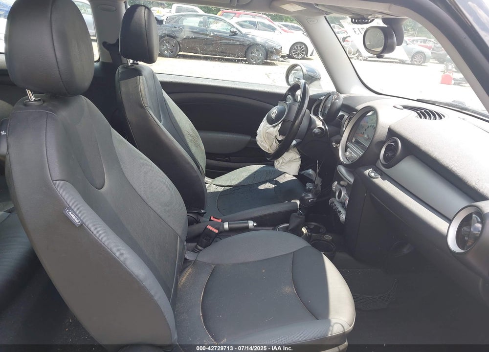 2009 MINI COOPER CLUBMAN VIN: WMWML335X9TX33604