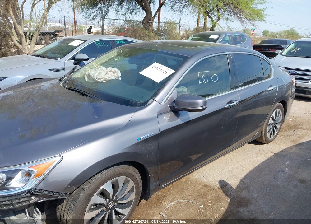 2017 HONDA ACCORD VIN: JHMCR6F51HC018847