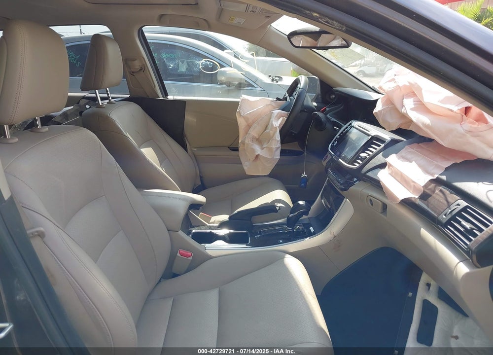 2017 HONDA ACCORD VIN: JHMCR6F51HC018847