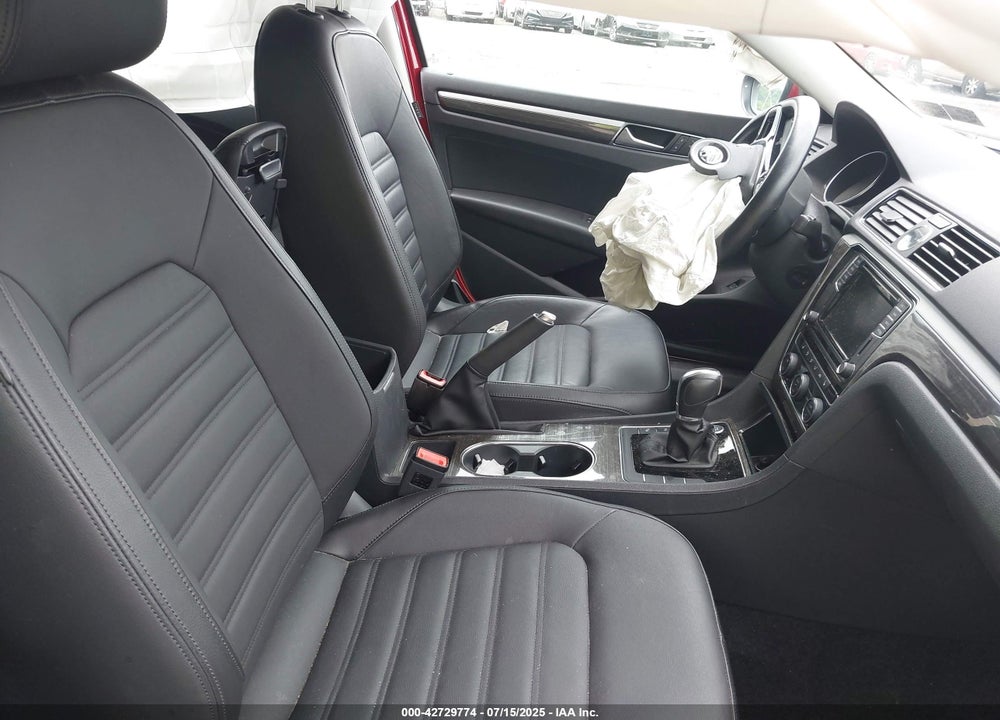 2017 VOLKSWAGEN PASSAT VIN: 1VWCT7A35HC071630