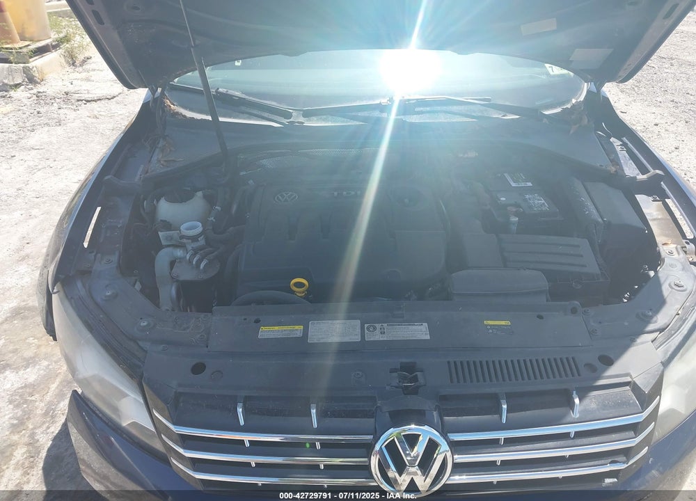 2015 VOLKSWAGEN PASSAT VIN: 1VWBV7A38FC018584
