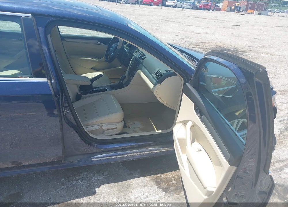 2015 VOLKSWAGEN PASSAT VIN: 1VWBV7A38FC018584