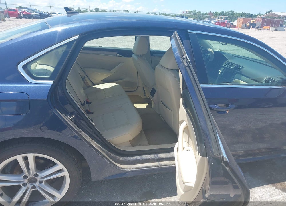2015 VOLKSWAGEN PASSAT VIN: 1VWBV7A38FC018584
