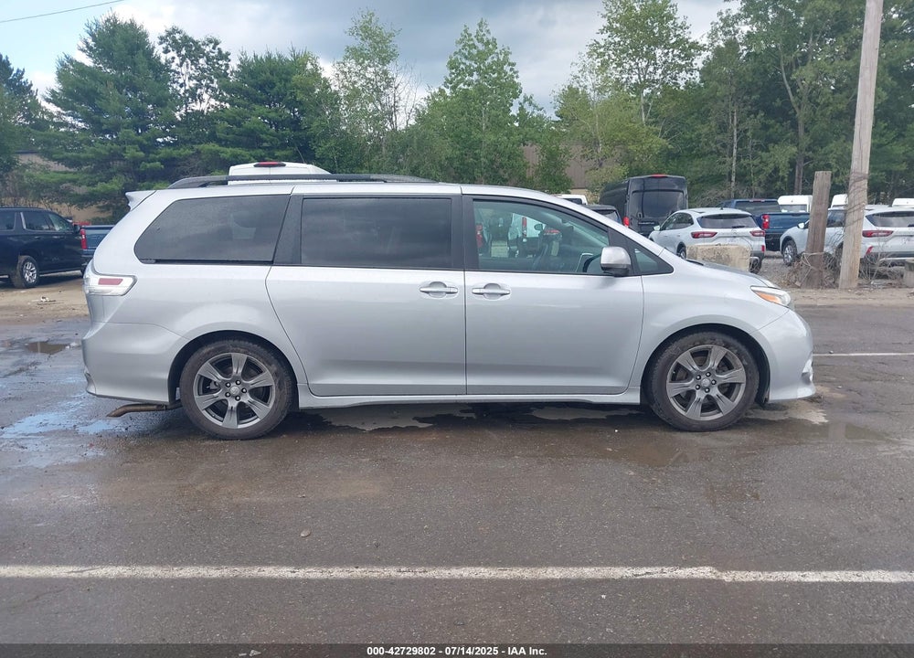2017 TOYOTA SIENNA SE PREMIUM 8 PASSENGER VIN: 5TDXZ3DC4HS880185