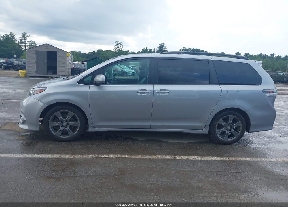 2017 TOYOTA SIENNA SE PREMIUM 8 PASSENGER VIN: 5TDXZ3DC4HS880185