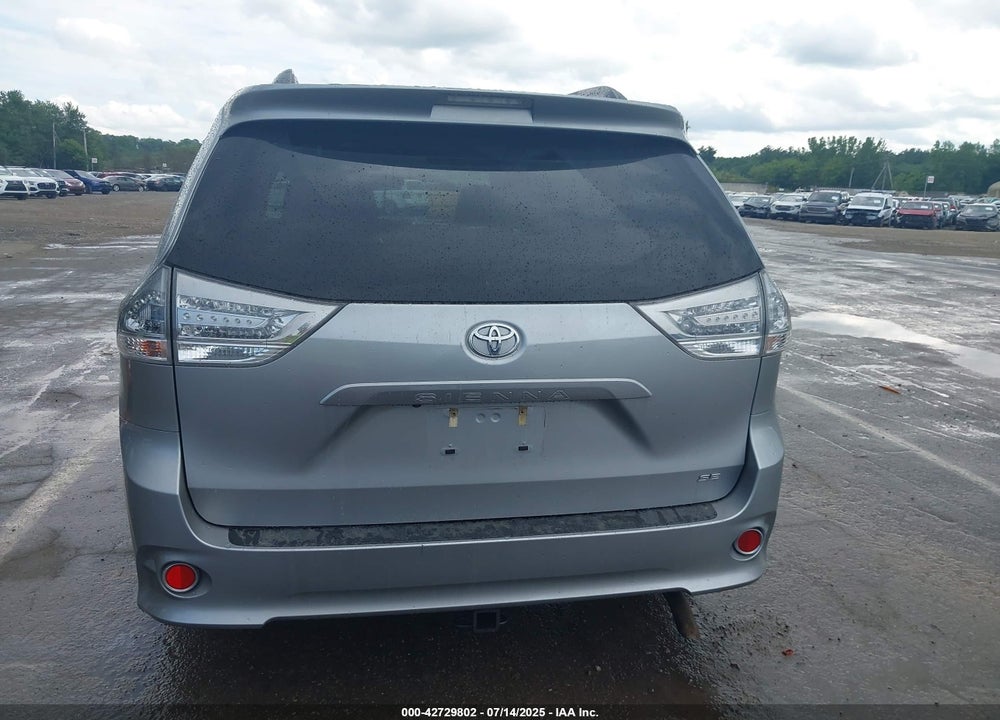 2017 TOYOTA SIENNA SE PREMIUM 8 PASSENGER VIN: 5TDXZ3DC4HS880185